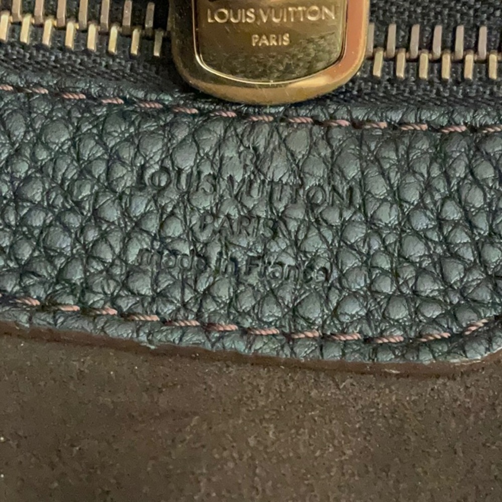 LOUIS VUITTON LARGE HANDBAG. Great for Air travel. - Picture 9 of 12